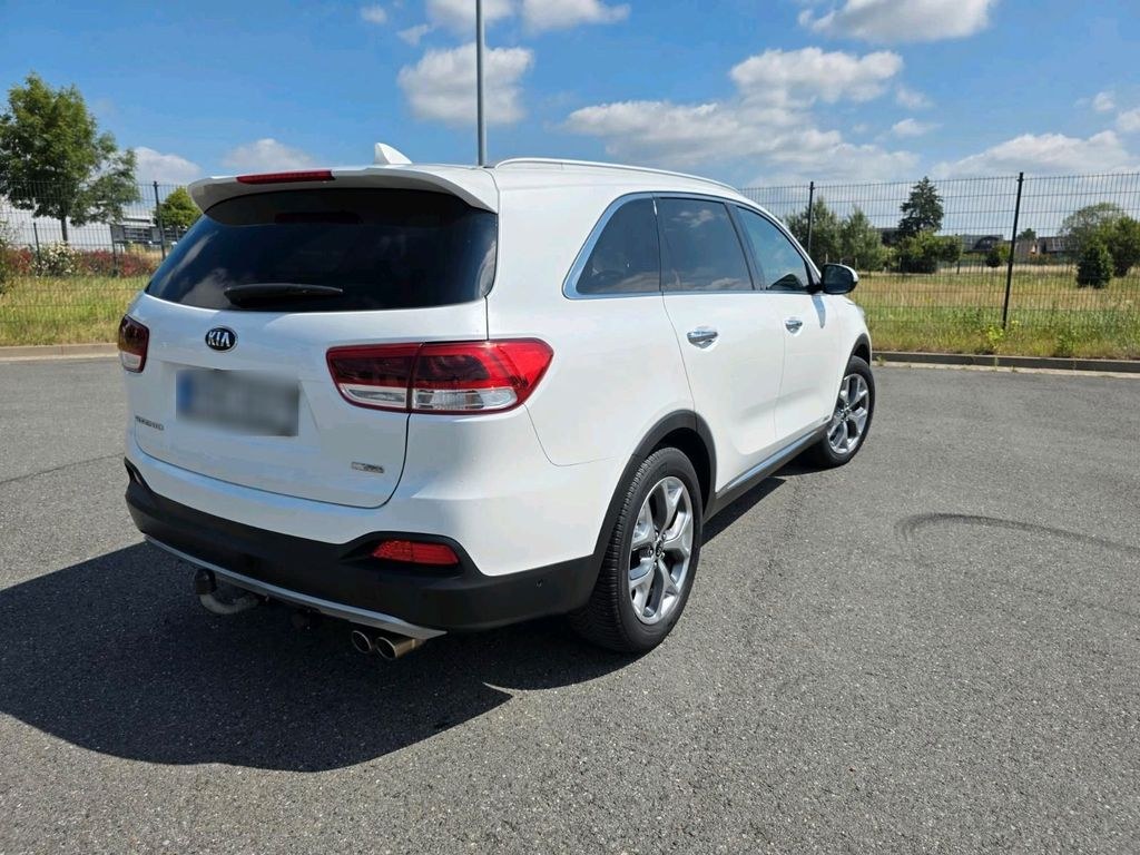 نمای دیگر کیا کیا سورنتو 2.2 CRDi پلاتینیوم 4x4 سانروف...