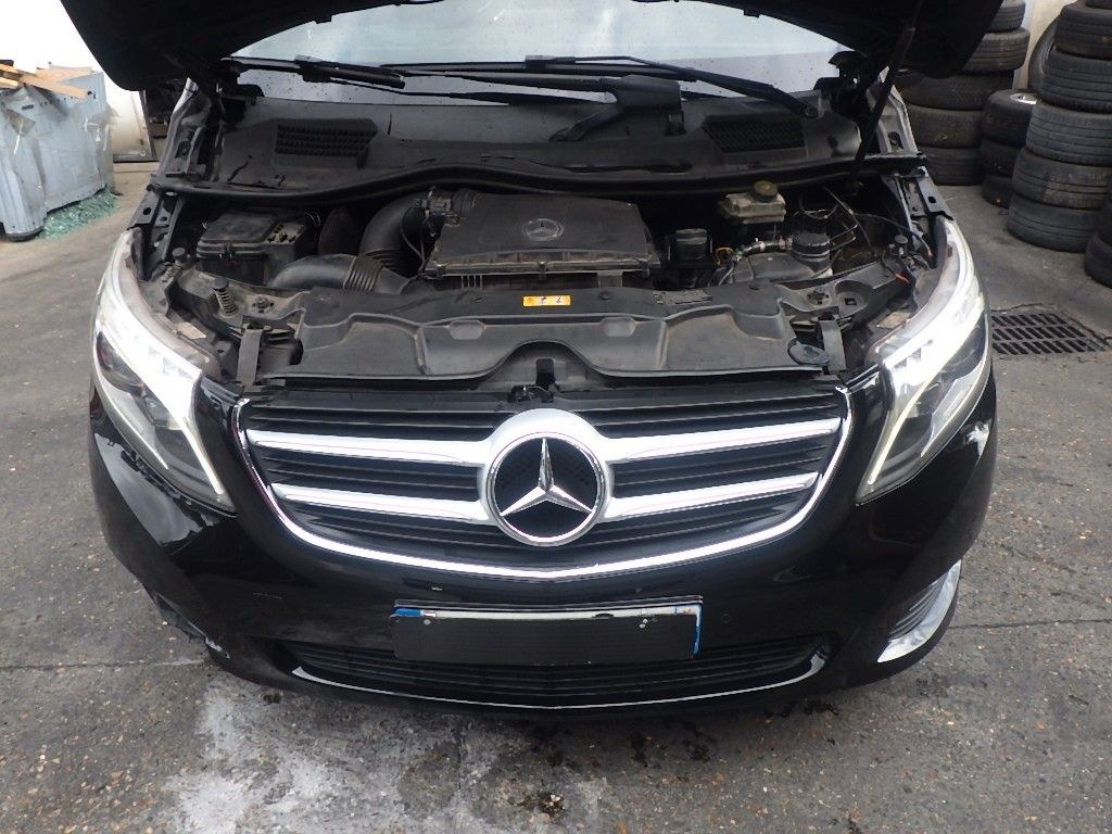 نمای دیگر مرسدس بنز V 220 d لانگ