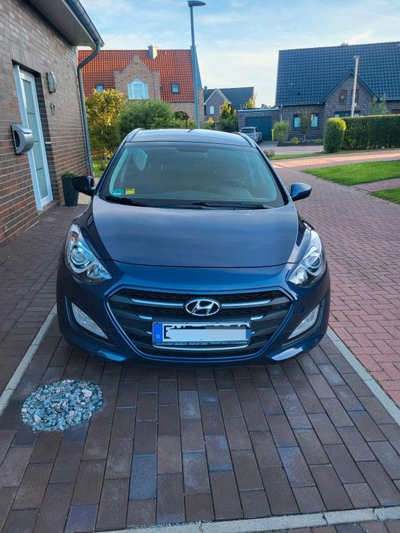 نمای دیگر هیوندای i30
