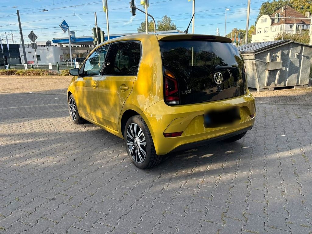 نمای دیگر فولکس واگن VW آپ 1.0 MPI IQ DRIVE