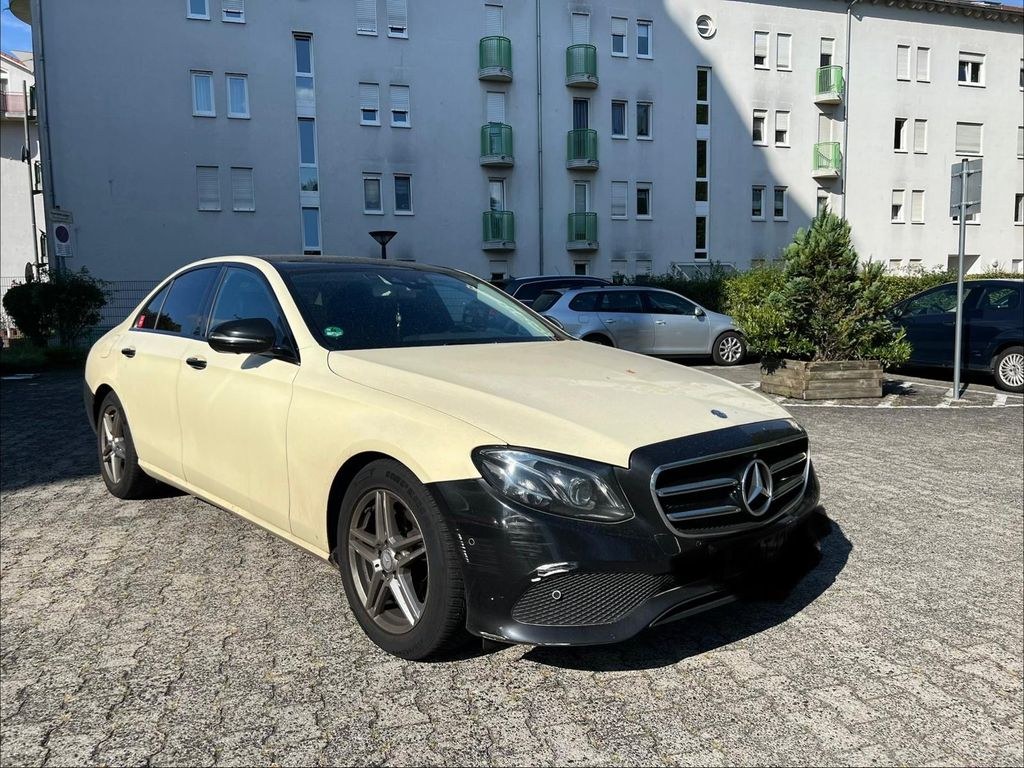 نمای دیگر مرسدس بنز E 220 d