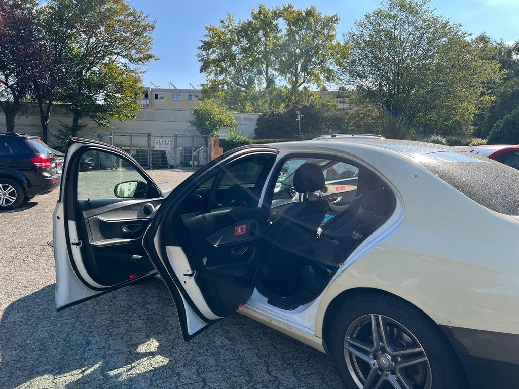 نمای دیگر مرسدس بنز E 220 d