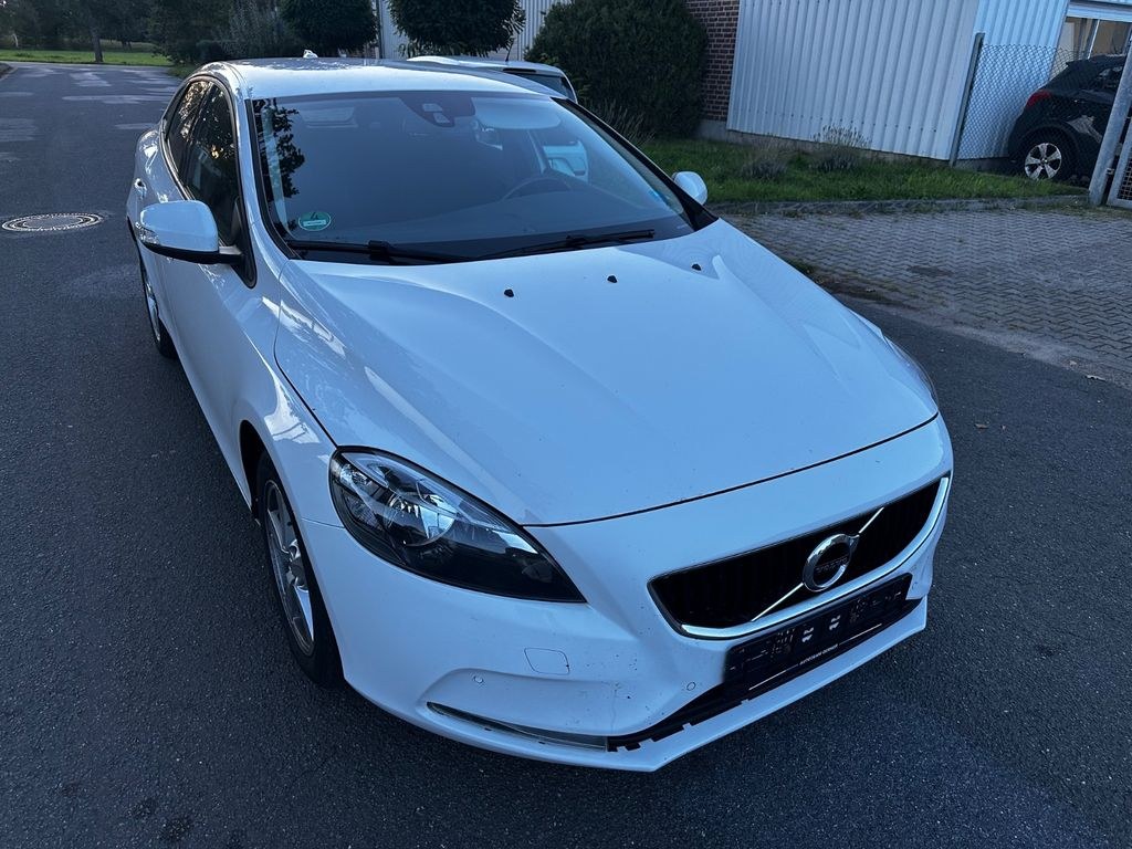نمای دیگر ولوو V40 کینتیک