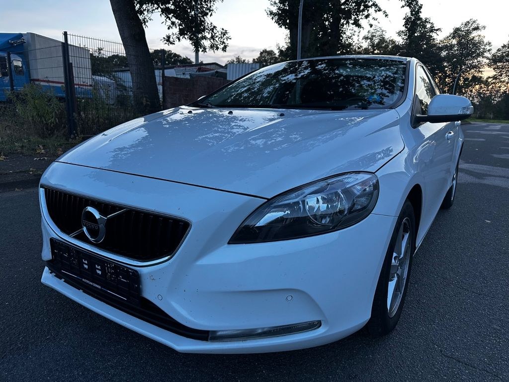 نمای دیگر ولوو V40 کینتیک