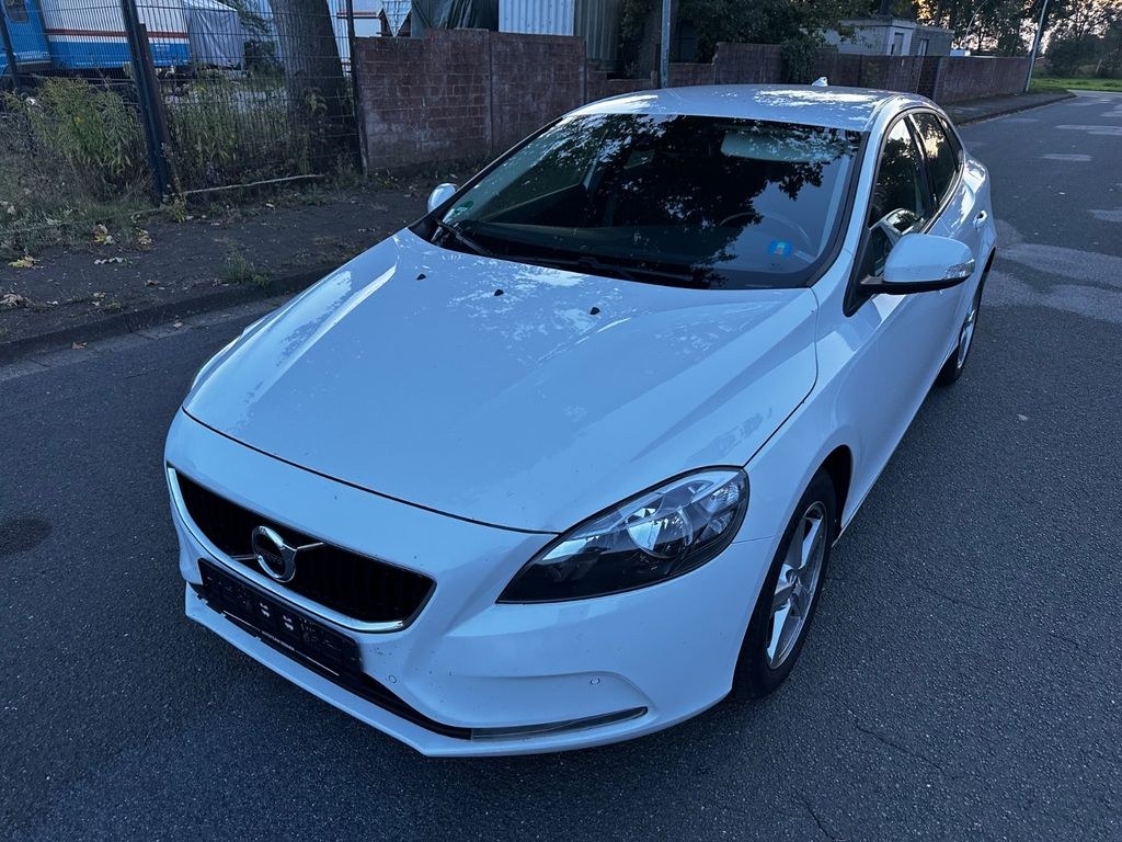 نمای دیگر ولوو V40 کینتیک