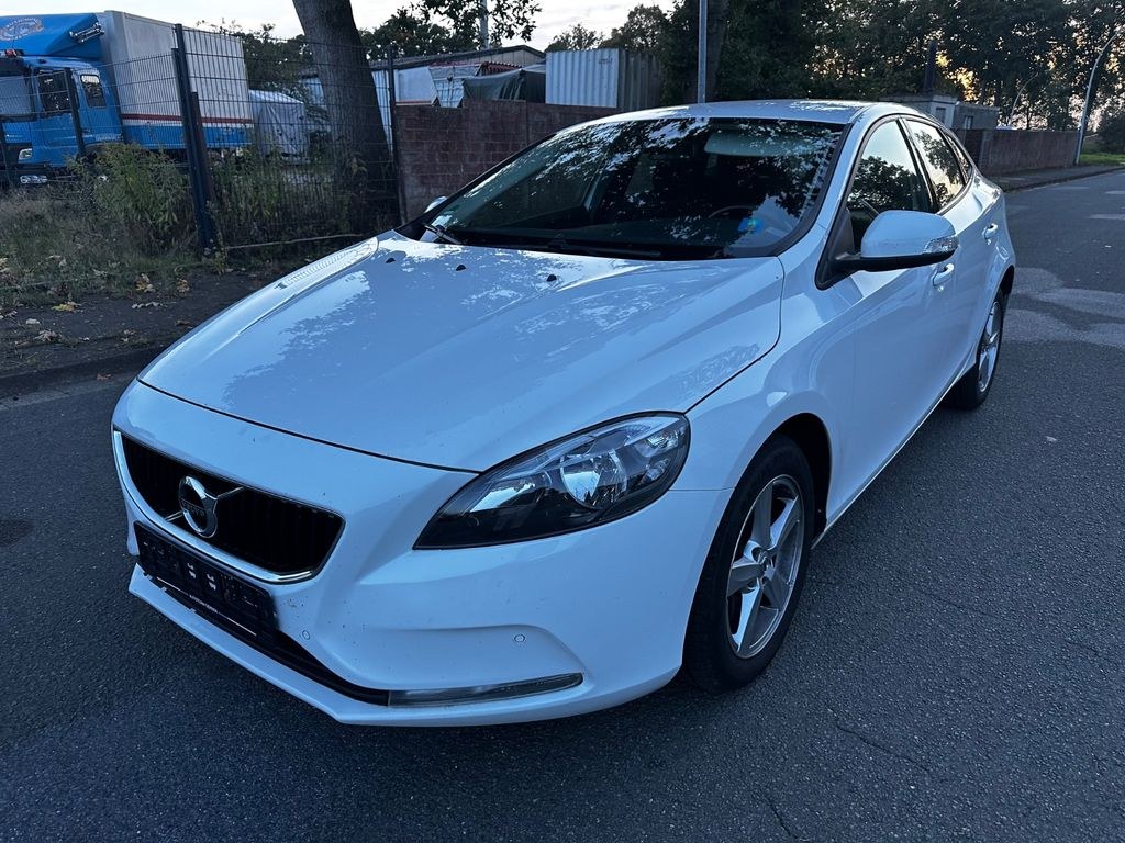 نمای دیگر ولوو V40 کینتیک