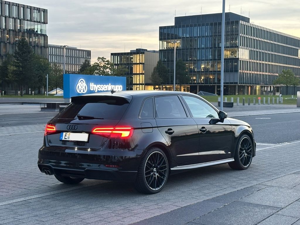 نمای دیگر آئودی A3 اسپرت بک 35 TFSI S tronic اس لاین بلک