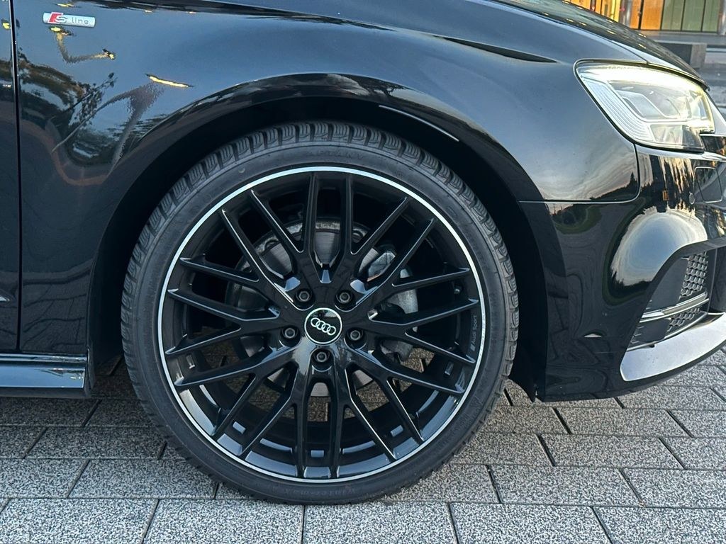 نمای دیگر آئودی A3 اسپرت بک 35 TFSI S tronic اس لاین بلک