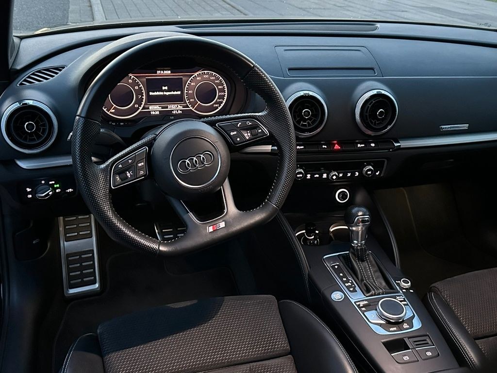 نمای دیگر آئودی A3 اسپرت بک 35 TFSI S tronic اس لاین بلک