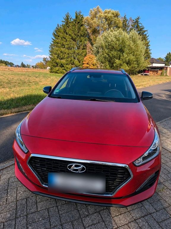 نمای دیگر هیوندای i30 کمبی یس! با گارانتی تا 09...