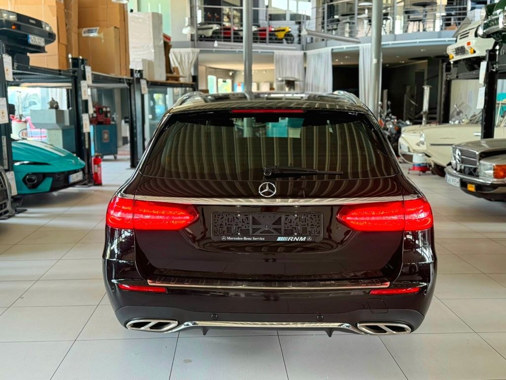 نمای دیگر مرسدس بنز E 220d"AMG-LINE"E-SSD"LED"ALU'19"کامل"تاپ"