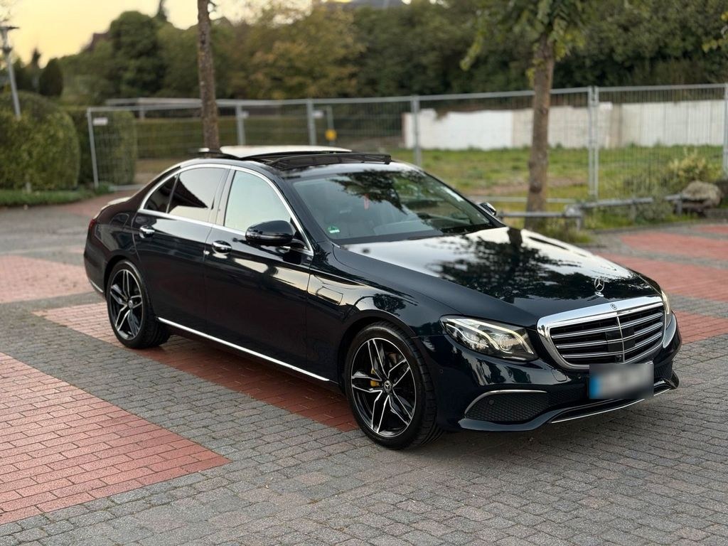 نمای دیگر مرسدس بنز E 220 d | 9G-Tronic | پانوراما...