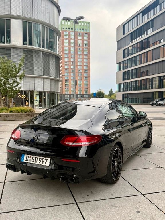 نمای دیگر مرسدس بنز C 250 d کوپه C63 بلک ادیشن...