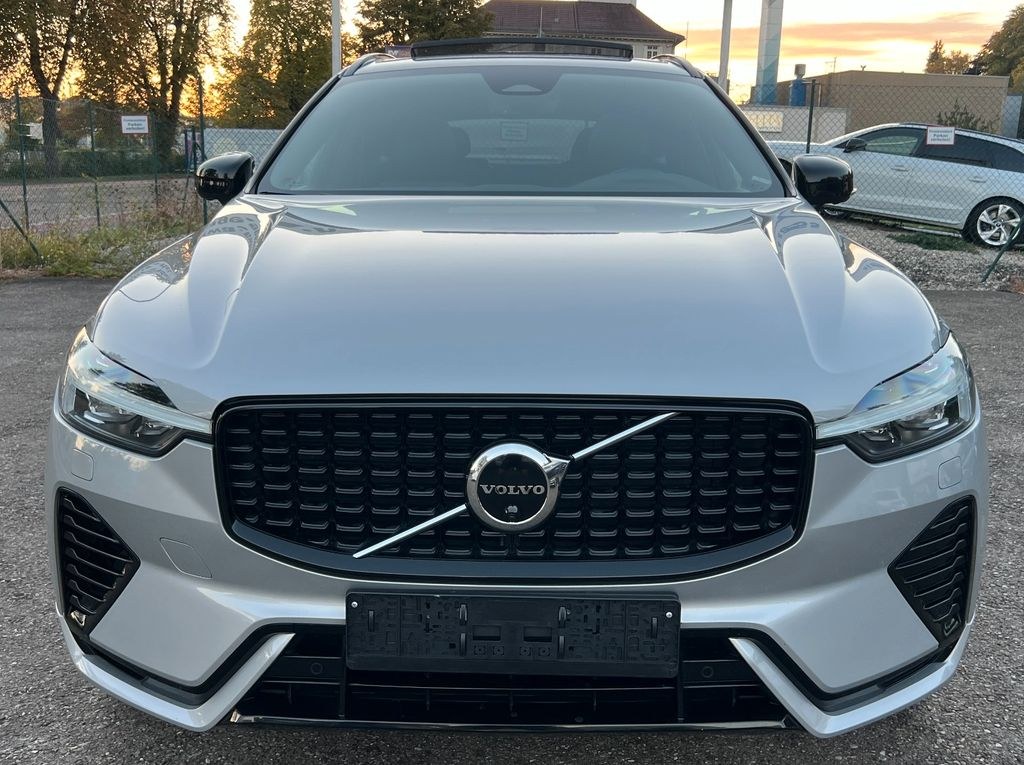 نمای دیگر ولوو XC60 آر-دیزاین، AWD، پانورامیک