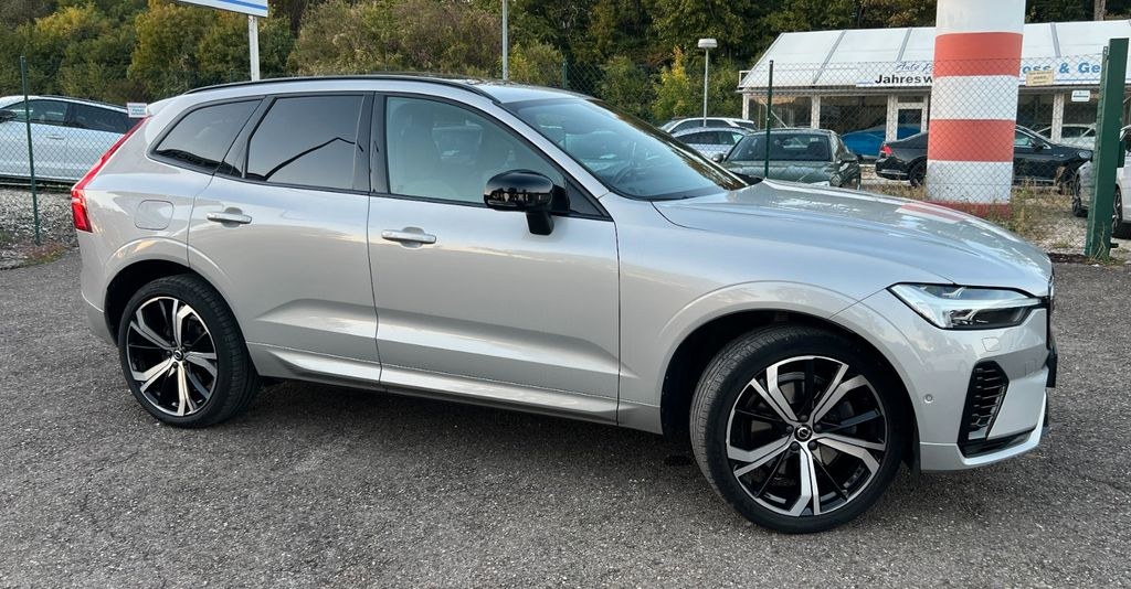 نمای دیگر ولوو XC60 آر-دیزاین، AWD، پانورامیک