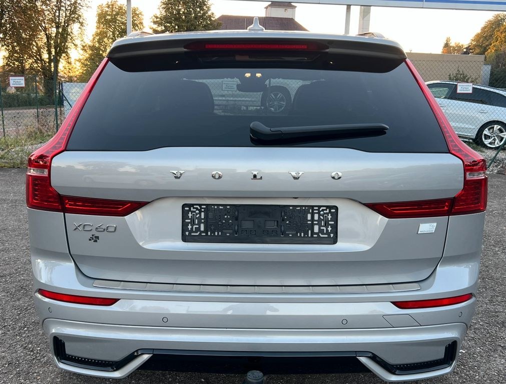 نمای دیگر ولوو XC60 آر-دیزاین، AWD، پانورامیک