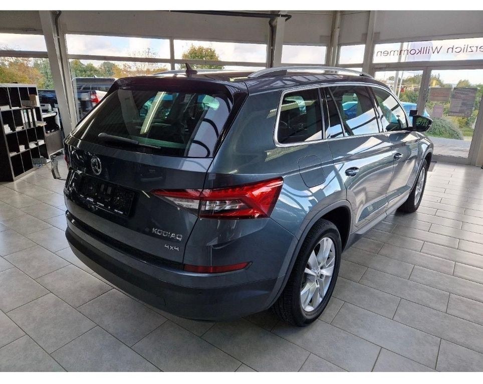 نمای دیگر اشکودا کادیاک 2.0 TDI -|7 سرنشین 4x4 استایل