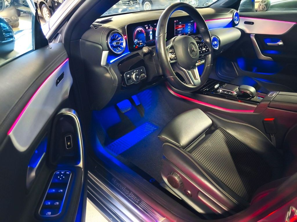 نمای دیگر مرسدس بنز CLA 180 7G/واید اسکرین/نور محیطی/دوربین دنده عقب/صندوق برقی/DAB/کارپلی