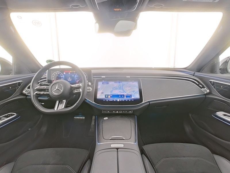 نمای دیگر مرسدس بنز E 200 AMG نایت LED/دوربین/توت/دیستر/19 اینچ/امبینت