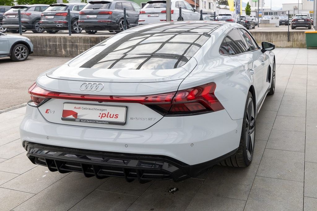 نمای دیگر آئودی RS e-tron GT (ماتریکس،هدآپ،ACC،B&O،پانوراما،دوربین،ناوبری