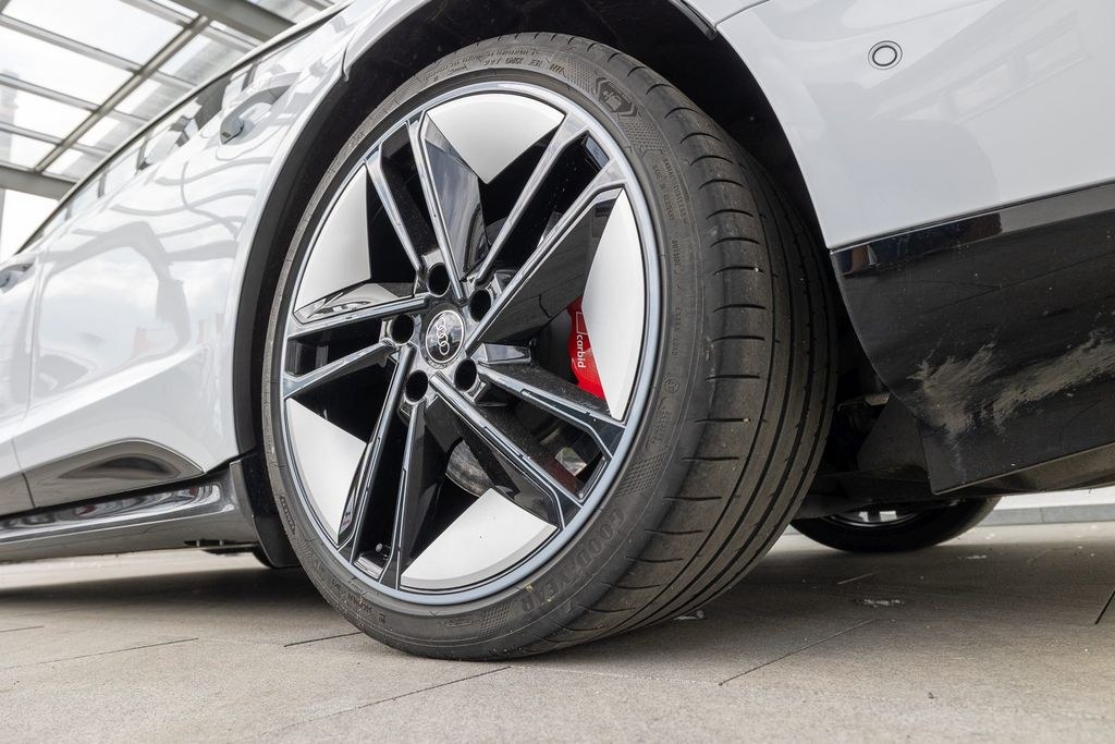 نمای دیگر آئودی RS e-tron GT (ماتریکس،هدآپ،ACC،B&O،پانوراما،دوربین،ناوبری