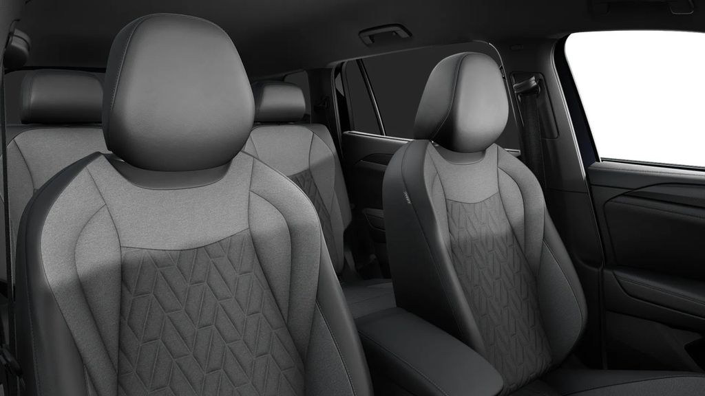 نمای دیگر فولکس واگن تایرون 2.0 لایف 4X4 یدککش دوربین 360 درجه ACC LM18 درب صندوق برقی