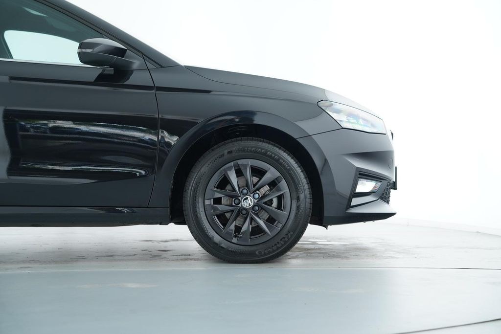 نمای دیگر اشکودا فابیا پکیج اسپرت 1.0MPI گرمکن صندلی+CarPlay و موارد دیگر