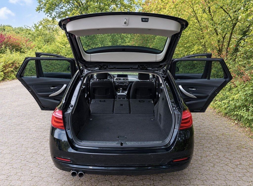 نمای دیگر بی ام و 320d xDrive تورینگ F31