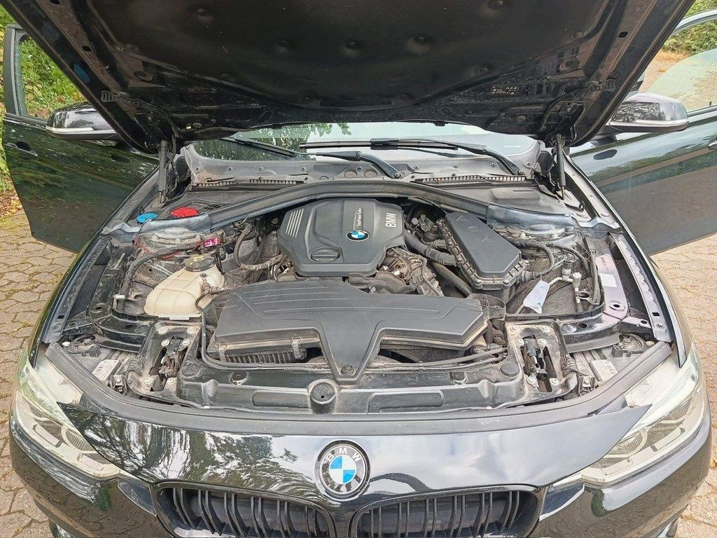 نمای دیگر بی ام و 320d xDrive تورینگ F31