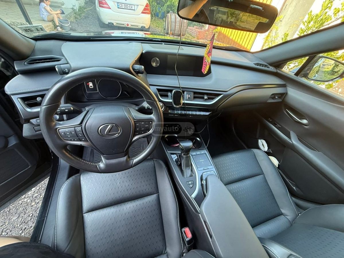 نمای دیگر لکسوس پایه 4dr تمام چرخ محرک CVT 2020