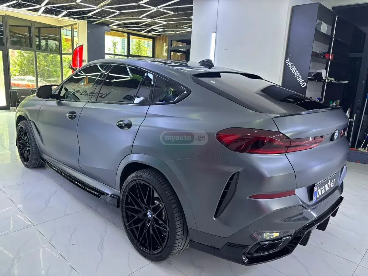 نمای دیگر بی ام و M50i 4dr چهار چرخ محرک اسپرت 2021