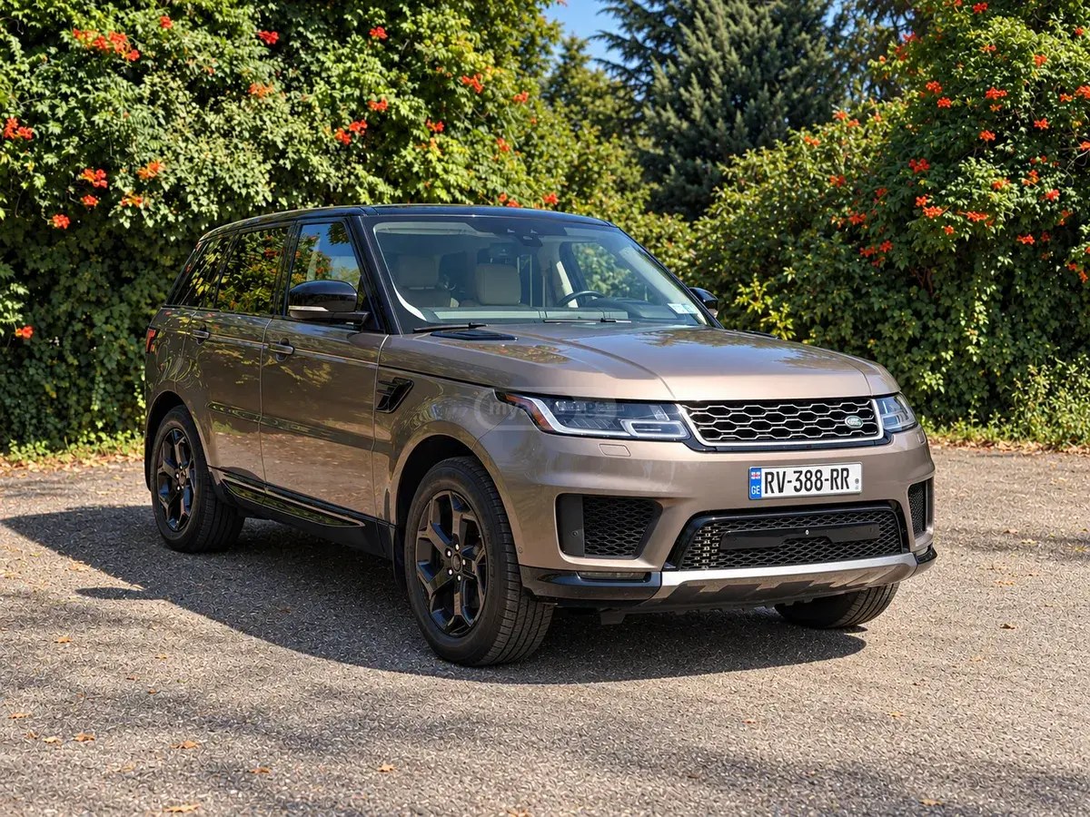 نمای دیگر لندروور HSE Td6 4 در 4x4 اتوماتیک 2018