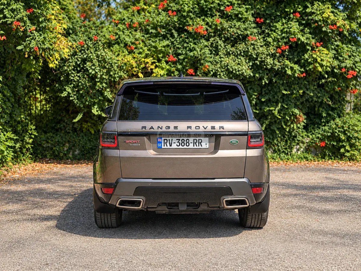 نمای دیگر لندروور HSE Td6 4 در 4x4 اتوماتیک 2018