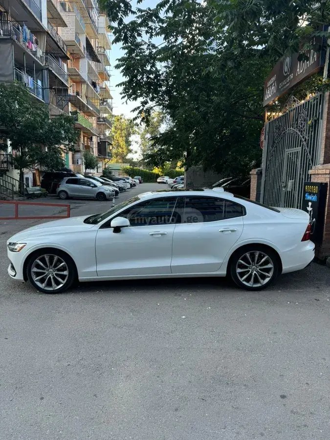 نمای دیگر ولوو 2019