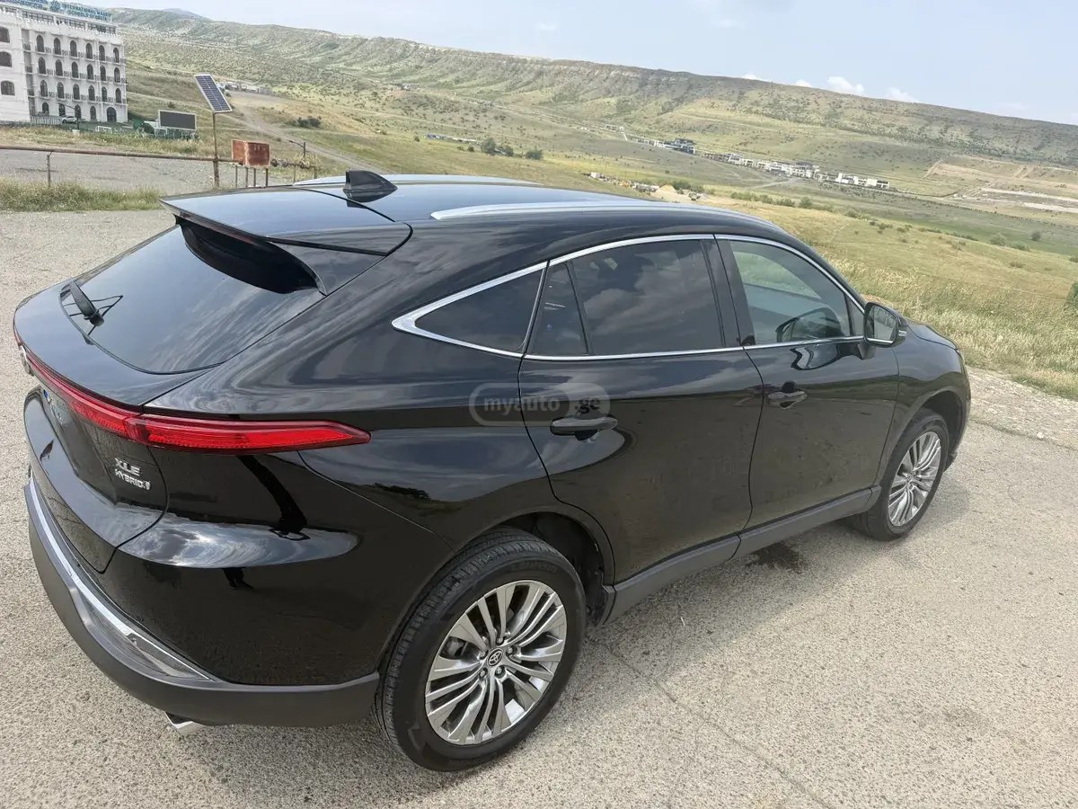 تویوتا XLE 4 در چهار چرخ محرک CVT 2022