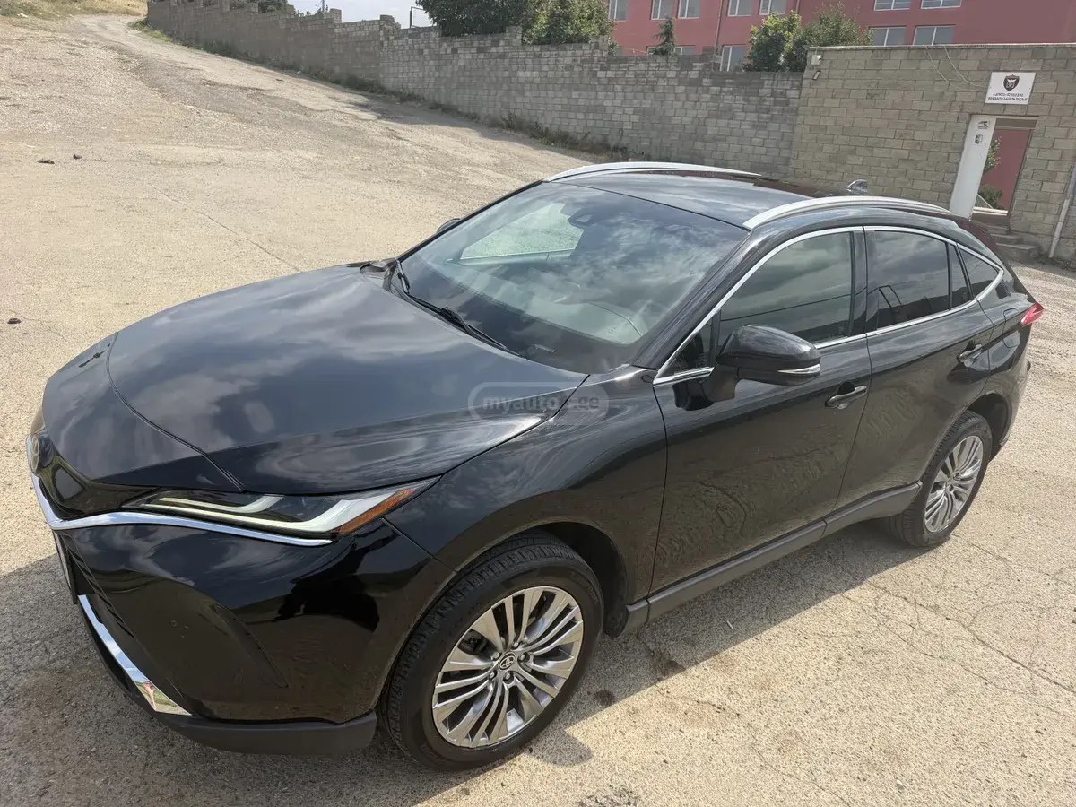 نمای دیگر تویوتا XLE 4 در چهار چرخ محرک CVT 2022