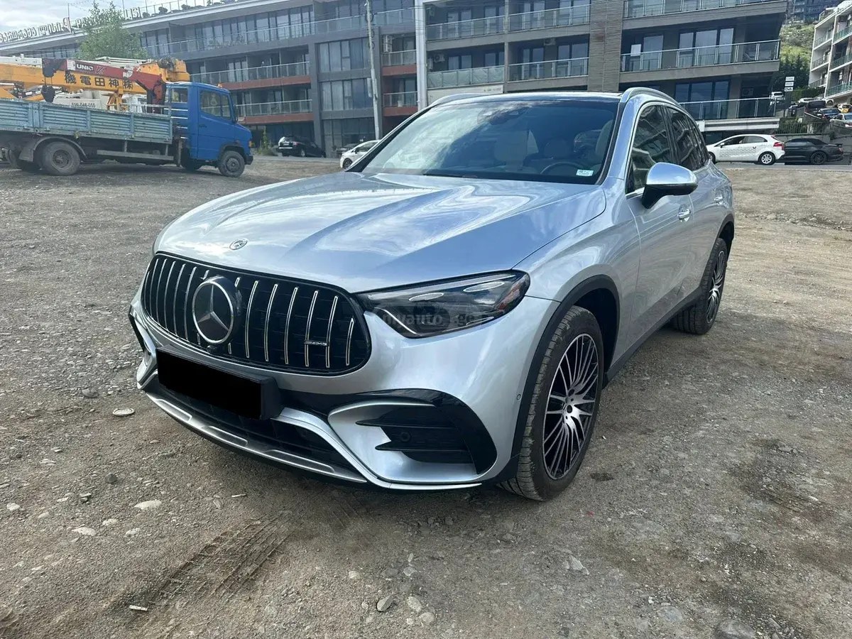 نمای دیگر مرسدس بنز AMG هیبرید ملایم 2025