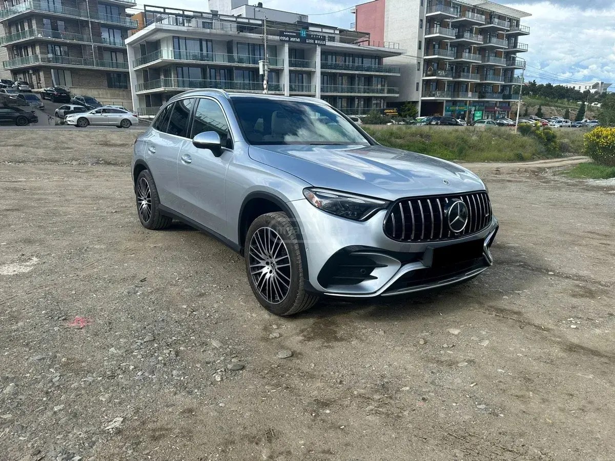 نمای دیگر مرسدس بنز AMG هیبرید ملایم 2025