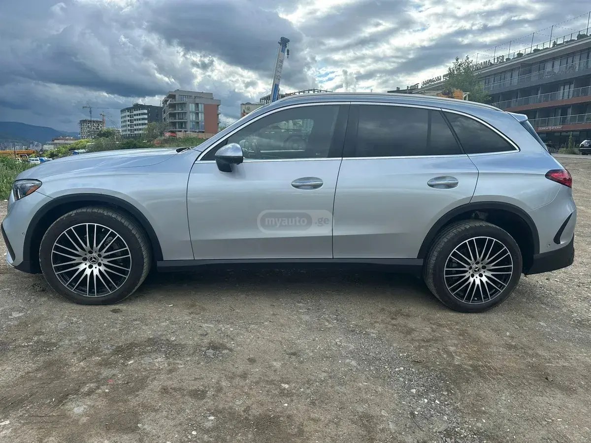 نمای دیگر مرسدس بنز AMG هیبرید ملایم 2025