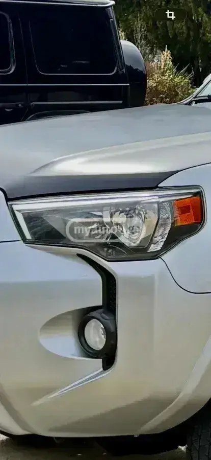 نمای دیگر تویوتا SR5 پریمیوم 4 در 4x4 اتوماتیک 2017