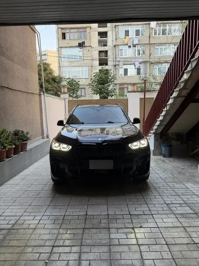 بی ام و 2023