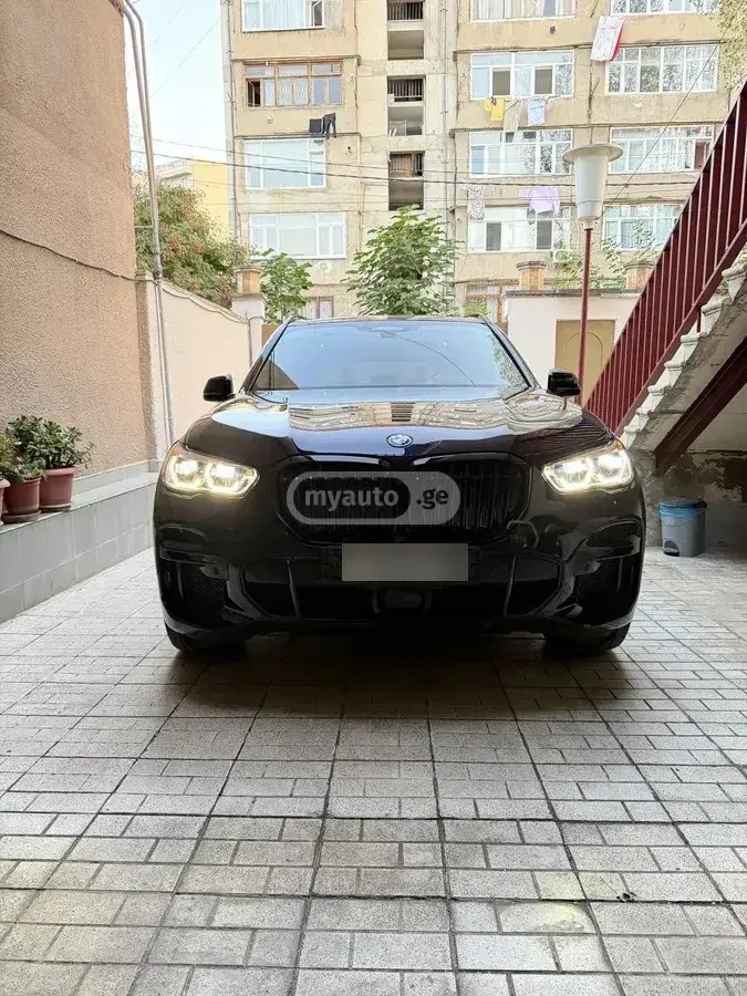 نمای دیگر بی ام و 2023