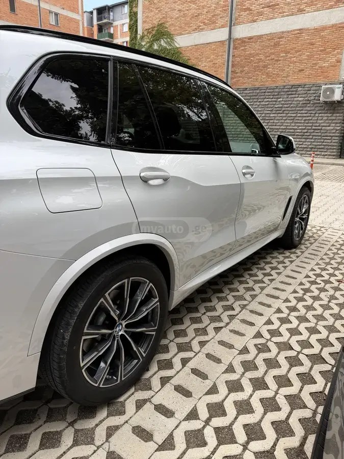 نمای دیگر بی ام و 2019