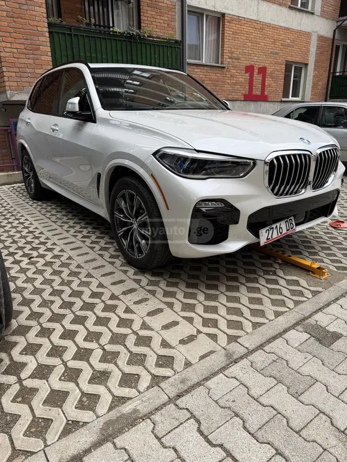 نمای دیگر بی ام و 2019