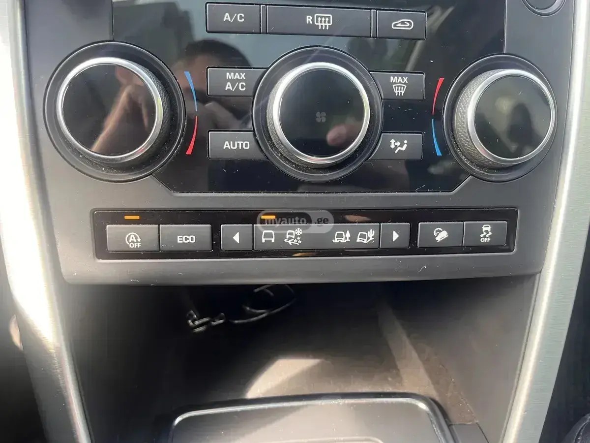 نمای دیگر لندروور لندمارک ادیشن 4 در 4x4 اتوماتیک 2019