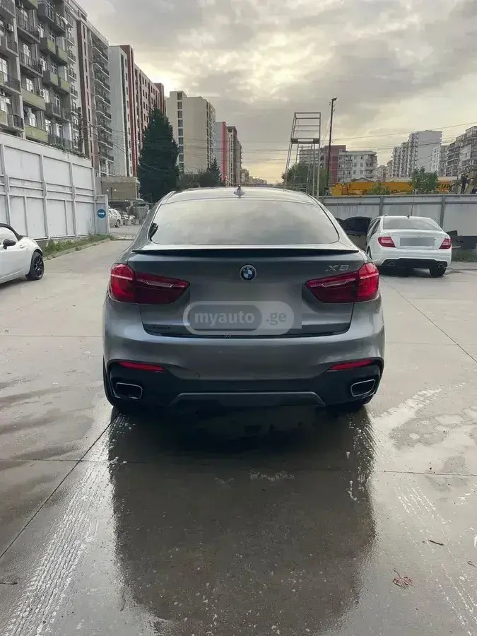 نمای دیگر بی ام و xDrive35i 4 در چهار چرخ محرک 2018