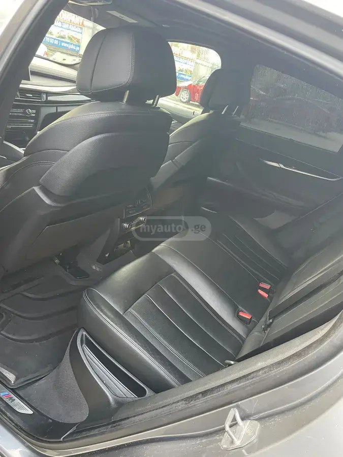 نمای دیگر بی ام و xDrive35i 4 در چهار چرخ محرک 2018