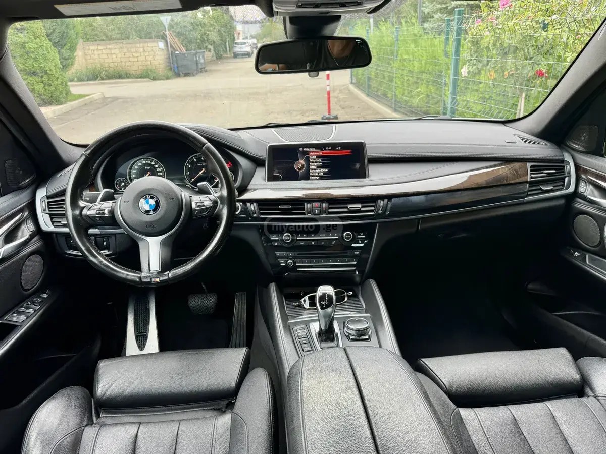 نمای دیگر بی ام و xDrive35i 4 در چهار چرخ محرک 2016
