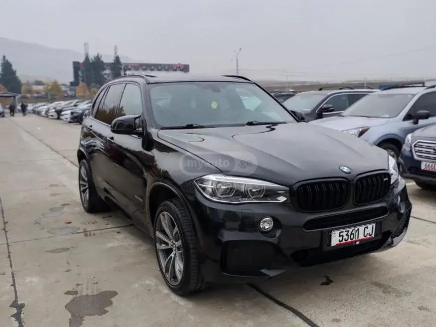 نمای دیگر بی ام و xDrive35i 4 در چهار چرخ محرک 2016
