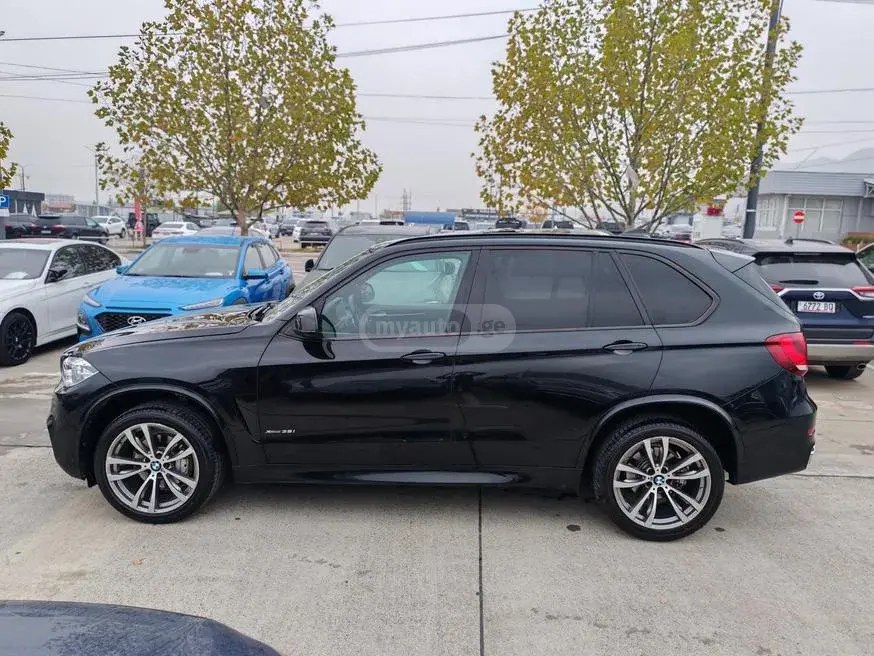 نمای دیگر بی ام و xDrive35i 4 در چهار چرخ محرک 2016